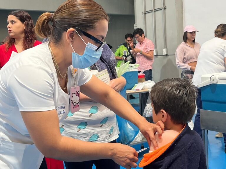 Secretario de Salud lanza llamado a reconsiderar decisión de no vacunarse contra el sarampión