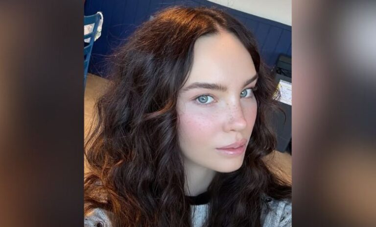 Belinda se transforma para interpretar a Carlota de Habsburgo en España