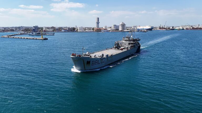 Zarpan buques de la Marina de México con 814 toneladas de víveres a Cuba