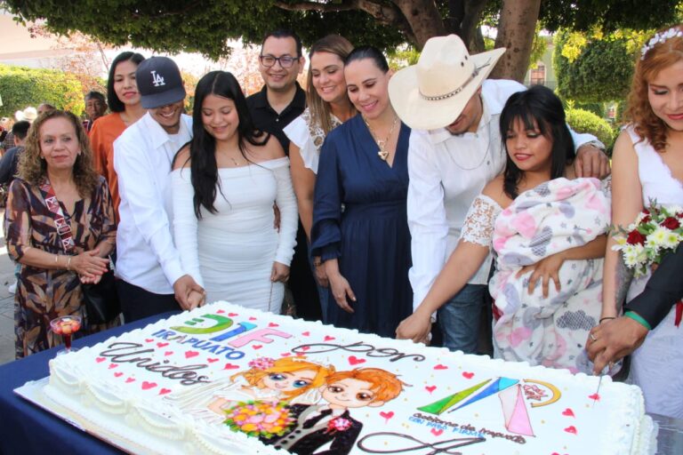 Celebran el Día del Amor y la Amistad con matrimonios comunitarios