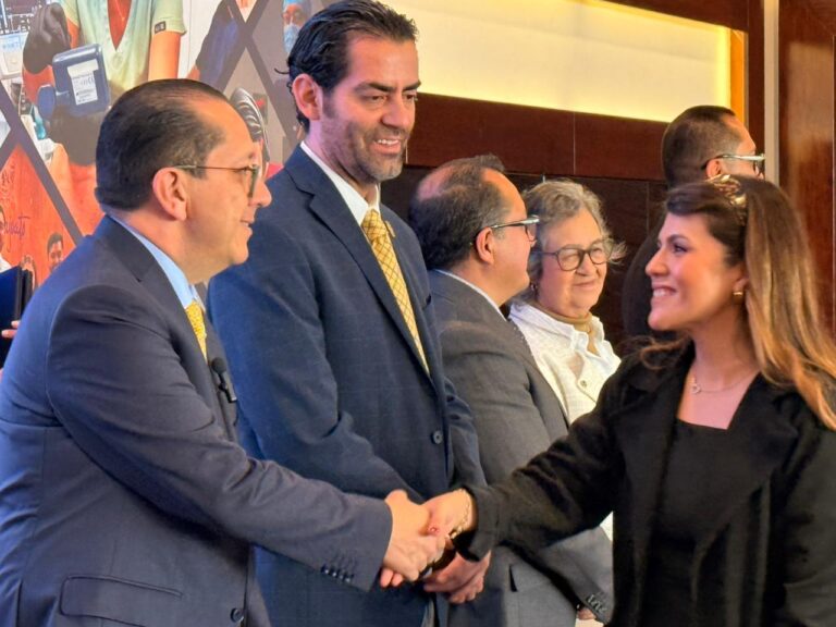 Egresan 113 médicos de ciclo de Especialidades Médicas