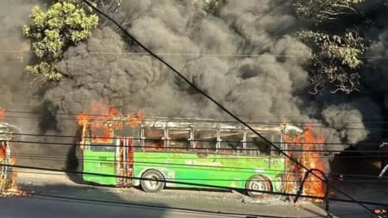 EU emite alerta de viaje por narcobloqueos en 5 estados tras muerte de ‘El Mencho’