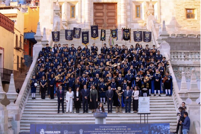 Declara Gobernadora Patrimonio Cultural Intangible del Estado de Guanajuato a la Estudiantina de la UG