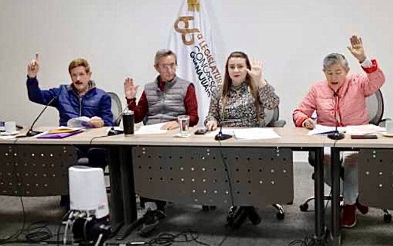 Dan trámite a diversos asuntos en materia educativa