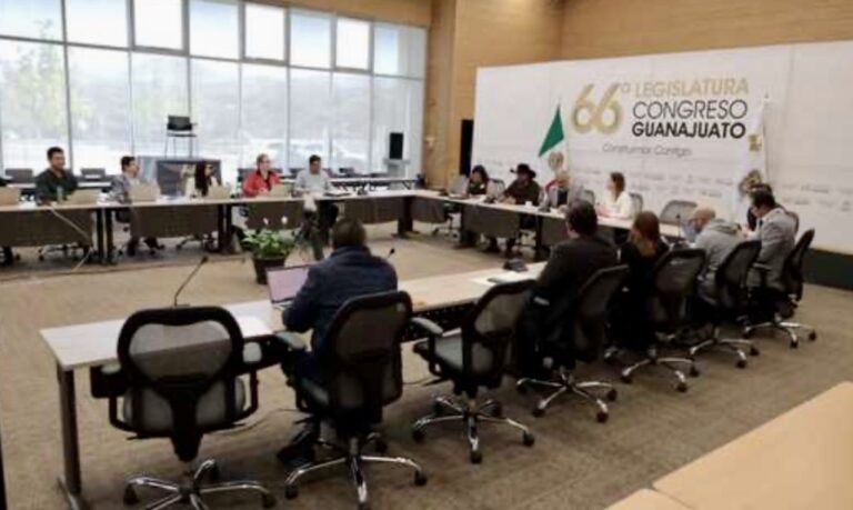 Analizan iniciativas relativas al manejo de recursos financieros municipales y otorgamiento de concesiones