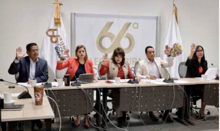 Toma diversos acuerdos la Comisión de Justicia