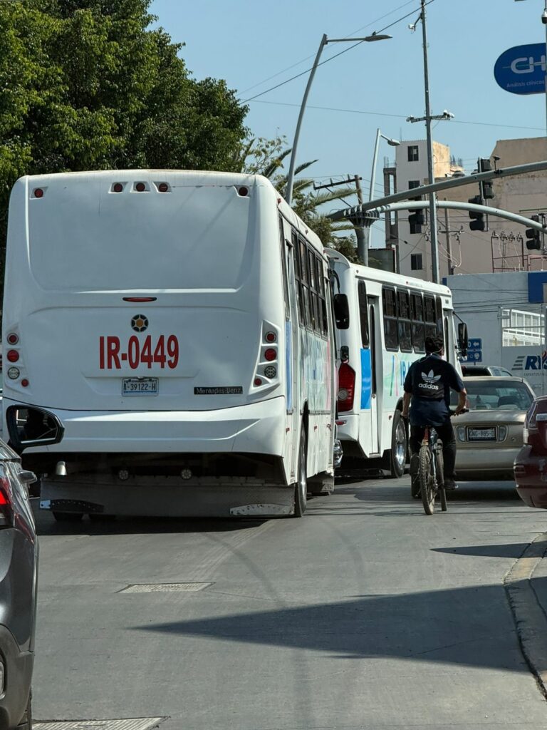 Vandalizan puertos USB en unidades del transporte público