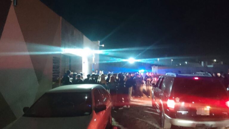 Desmantelan fiesta clandestina con menores de edad bebiendo alcohol en Irapuato