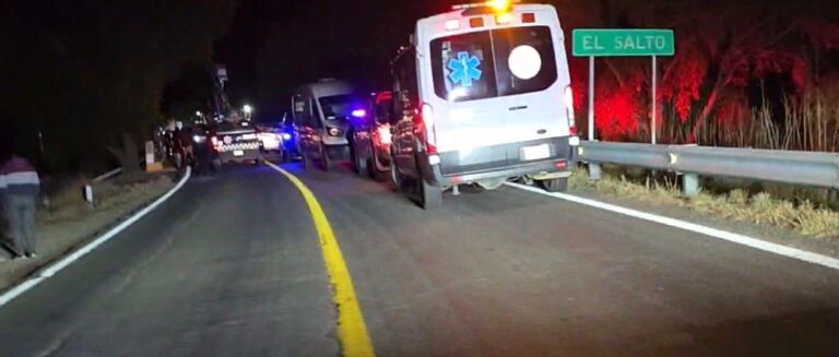 Hombre muere tras volcar su auto y caer a un río en carretera Ocampo-León