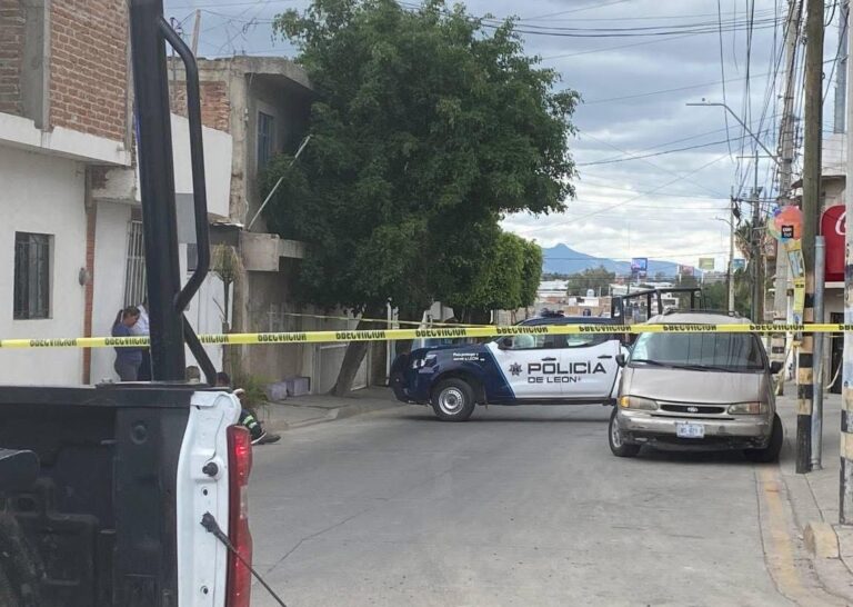 Asesinan con arma blanca a “La Güera” al interior de su coche