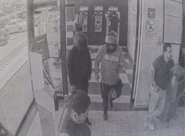 Reportan robo a clientes en sucursal bancaria de Celaya