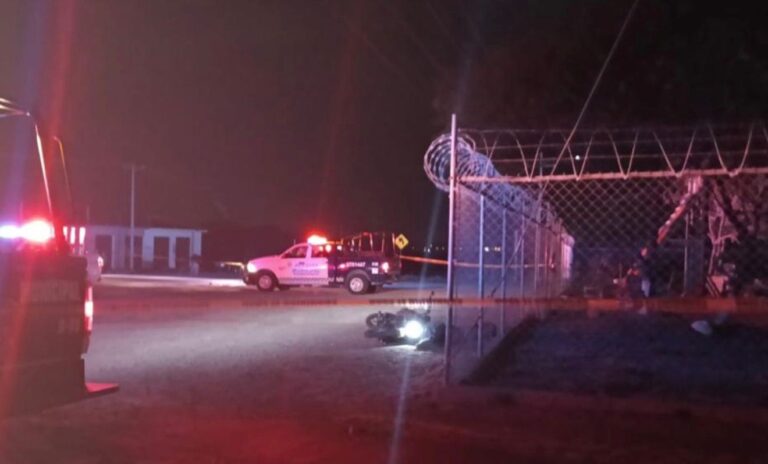 Encuentran hombre sin vida con heridas por arma de fuego en libramiento de Dolores Hidalgo