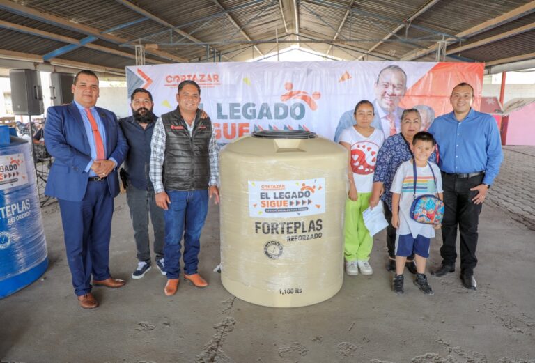 Mauricio Estefanía entrega recursos del programa “El Legado sigue”