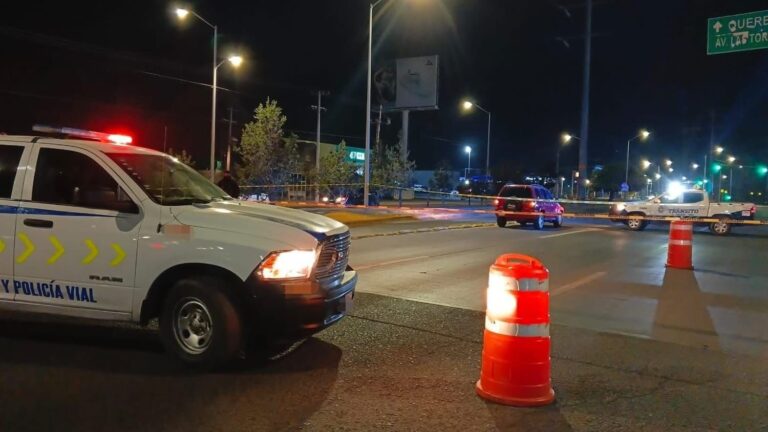 Mujer pierde la vida y hombre sale lesionado tras derrapar en su moto