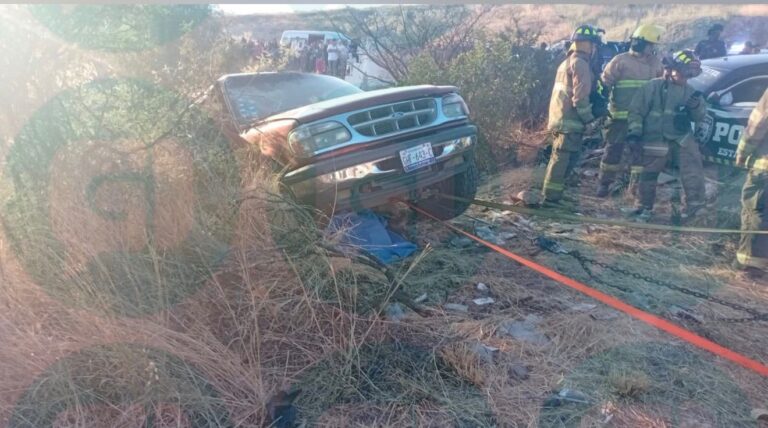 Choque entre patrulla estatal y camioneta deja un muerto y 5 lesionados en la Silao-San Felipe