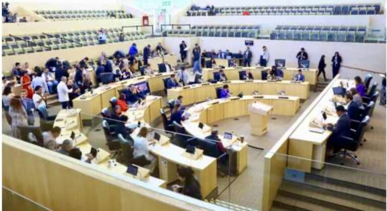 Aprueban eliminar la facultad de sugerir las recomendaciones de montos máximos de las remuneraciones de las personas integrantes de los ayuntamientos