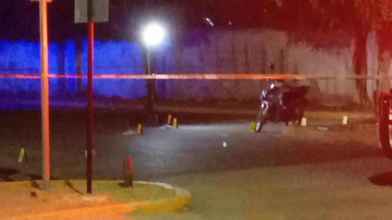 Mujer muere tras ataque armado en estacionamiento de Bodega Aurrera en San Francisco del Rincón