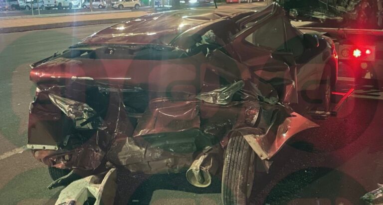 Choque en bulevar Solidaridad entre cinco vehículos deja 3 heridos