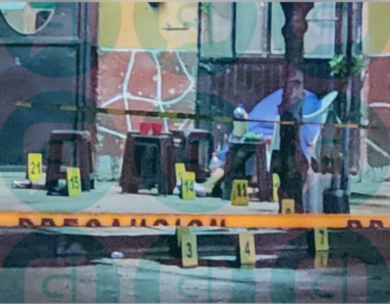 Hombres armados disparan contra personas afuera de una casa dejando un muerto y dos heridos graves