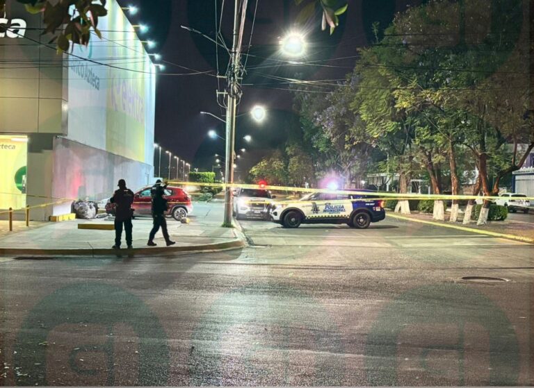 Hieren a un hombre en Plaza Jacarandas