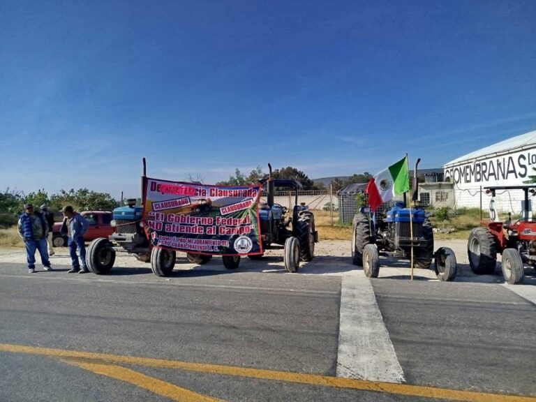 Amagan campesinos con tomar carreteras de Guanajuato