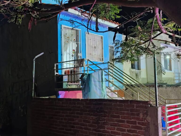 Hombres armados entran a casa y matan a pareja que estaba acostada