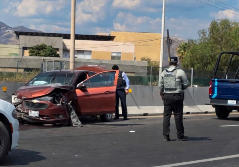 Detienen a dos hombres tras persecución por robo con violencia de trailer en la cuota Silao-Guanajuato