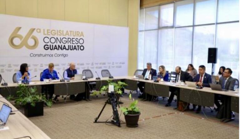 Dialogan sobre iniciativa para reconocer a la comunidad y a la mujer migrante