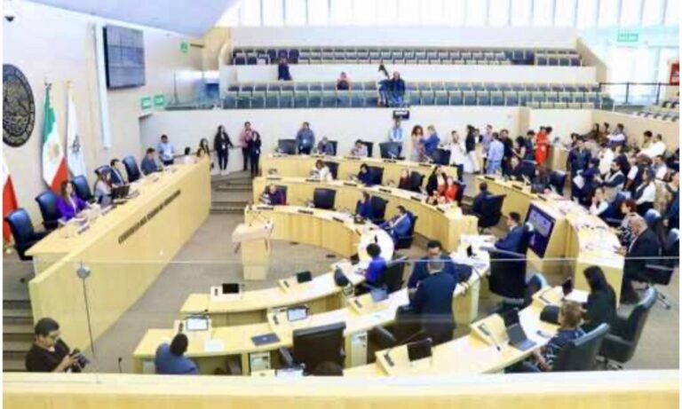 Sesiona el Pleno del Congreso, avalan diversos dictámenes