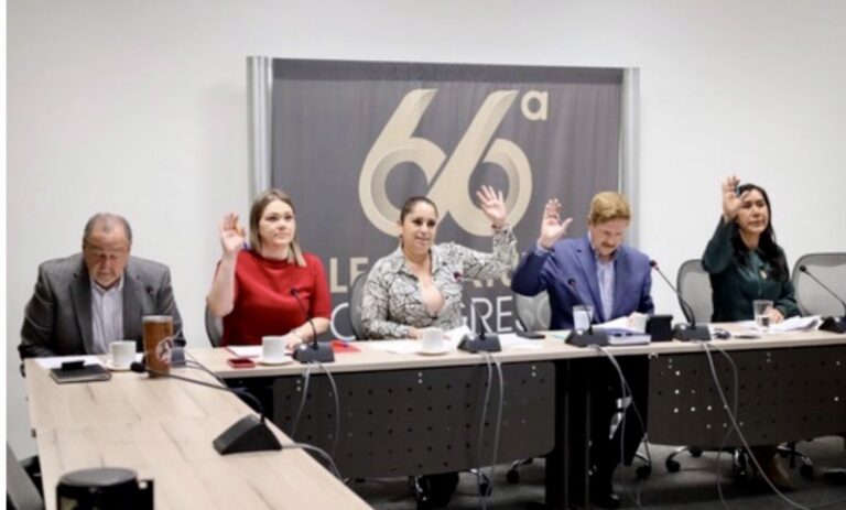 Aprueban dictamen en materia político-electoral