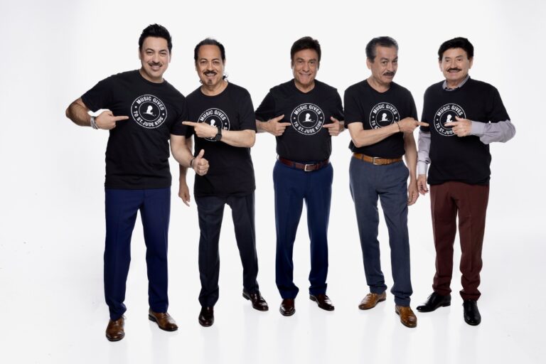 LOS TIGRES DEL NORTE LLEVAN MÚSICA Y ESPERANZA A NIÑOS CON CÁNCER