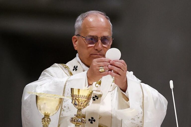 Papa insta al mundo a no hacerse indiferente ante la guerra