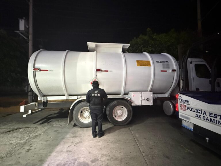 Asegura Policía Estatal de Caminos pipa con 20 mil litros de hidrocarburo en Villagrán
