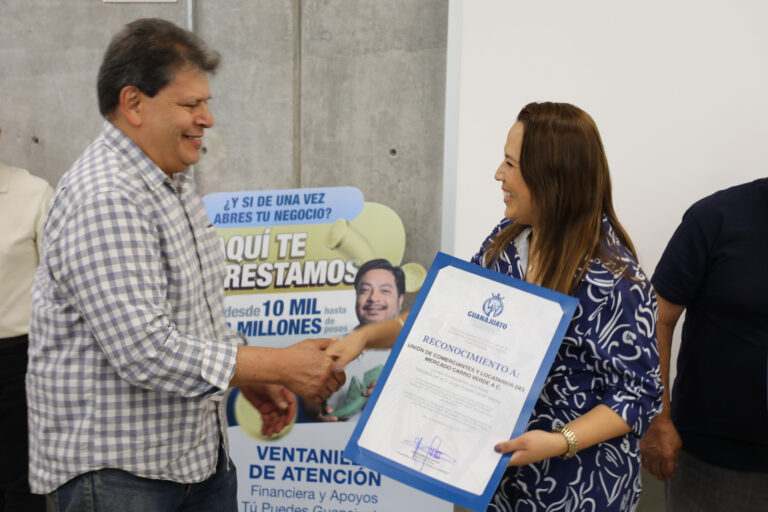 Tú Puedes Guanajuato entrega reconocimientos a comerciantes cumplidores