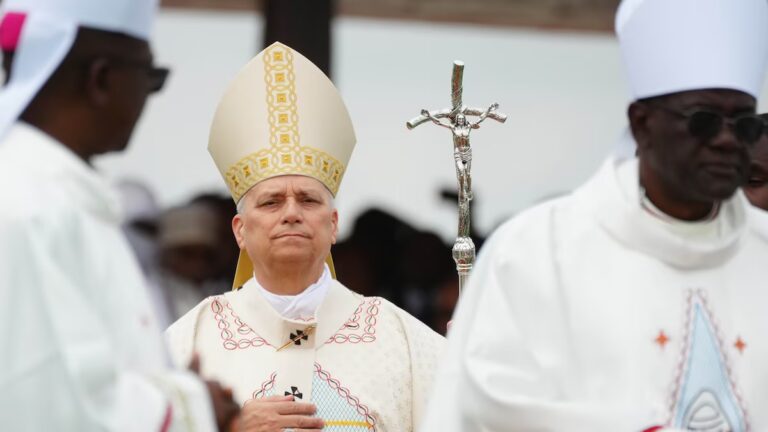 Papa León XIV responde a Trump tras críticas a su llamado a la paz: ‘No me interesa debatir’