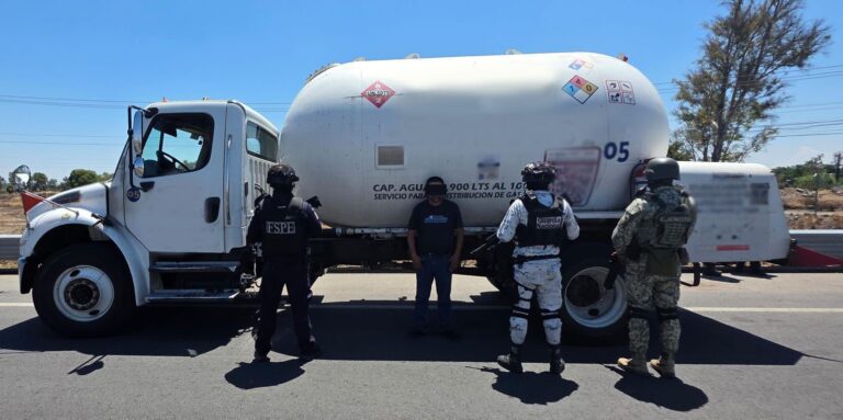 Asegura Secretaría de Seguridad y Paz pipa con más de 11 mil litros de gas Lp y detiene a un hombre en Celaya