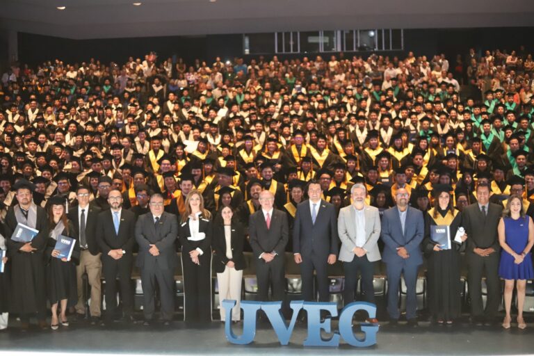 UVEG gradúa a más de 2 mil 300 estudiantes