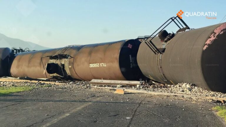 Descarrila tren con más de 9 mil litros de material flamable en Tlaxcala