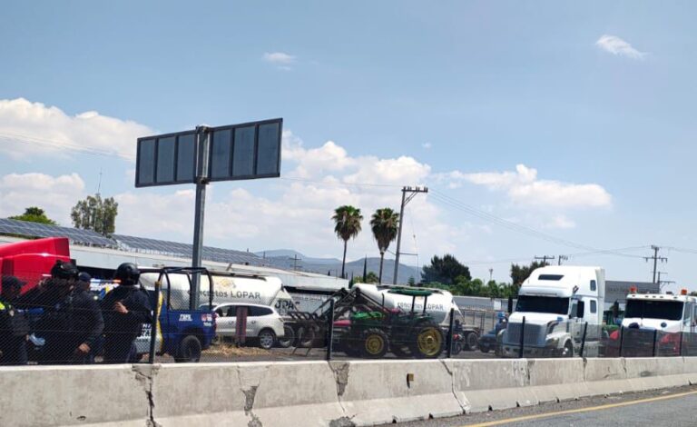 Bloquean totalmente la carretera Pénjamo – La Piedad