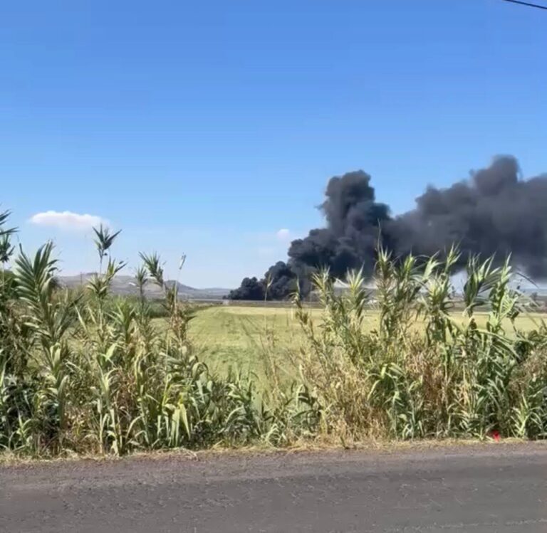 Incendio en ducto de Pemex moviliza a cuerpos de emergencia en Pénjamo