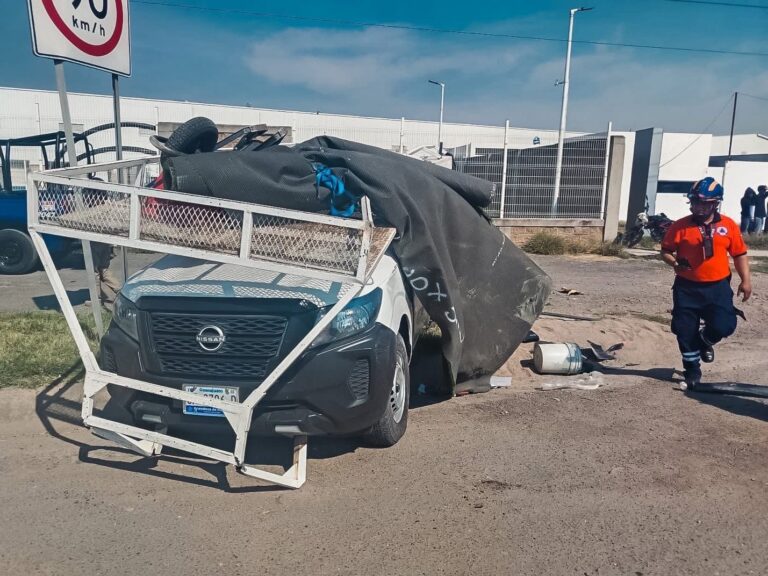 Choque–volcadura deja un muerto y tres heridos en la Irapuato–León