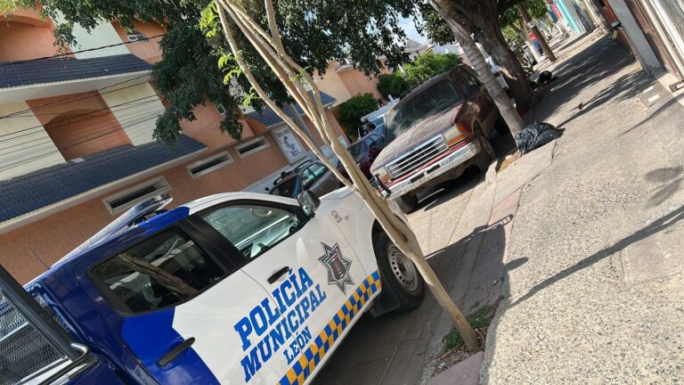 Mujer muere tras ataque armado en motel de León; otra permanece grave