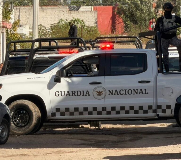 Localizan hombre sin vida al interior de un auto en comunidad Serrano