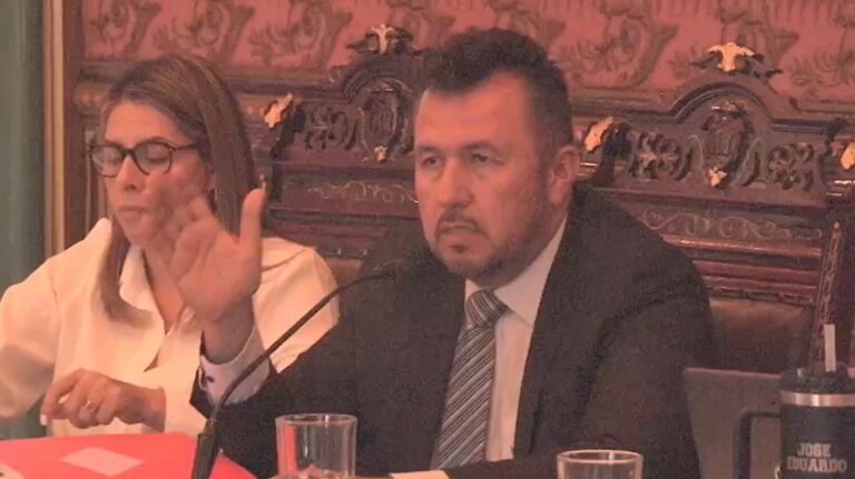 Morena mantiene trabajo activo y no se “está destrozando”, asegura regidor