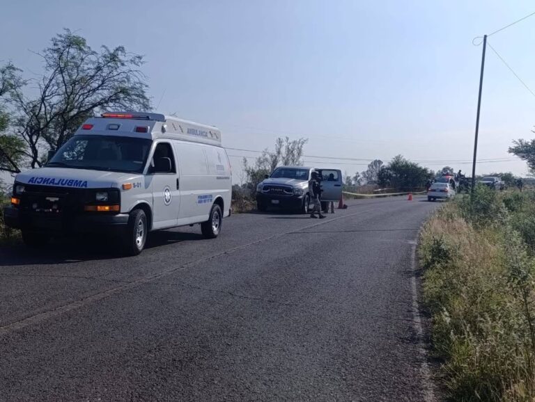 Localizan cuerpo con huellas de violencia en carretera de Pénjamo