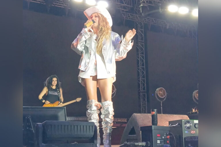 Se presenta con gran éxito Paulina Rubio en Valle de Santiago