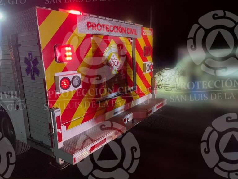Choque entre tráiler y camioneta deja un muerto en carretera estatal