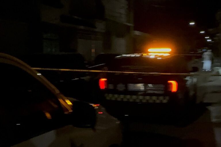 Choque entre coche y motocicleta deja una mujer sin vida y un lesionado