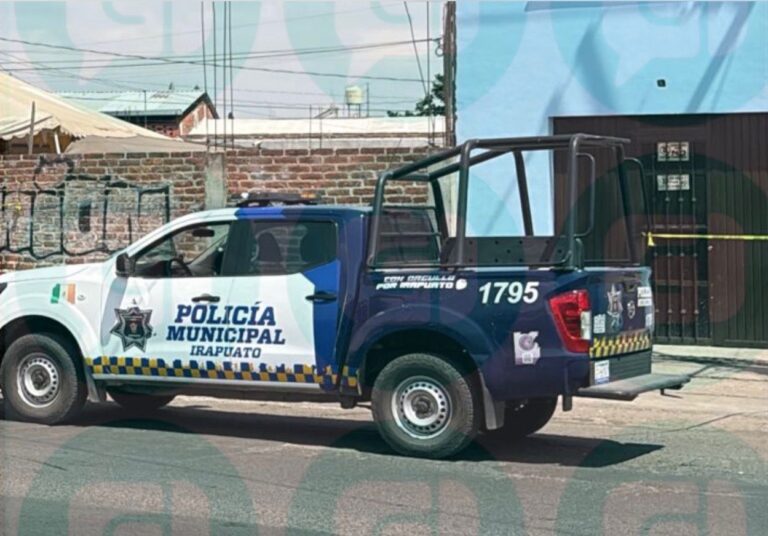 Lesionan a dos personas con arma de fuego en lote de autos