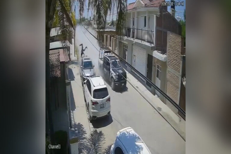 Dos motociclistas resultan gravemente lesionados tras ser presuntamente embestidos por patrulla